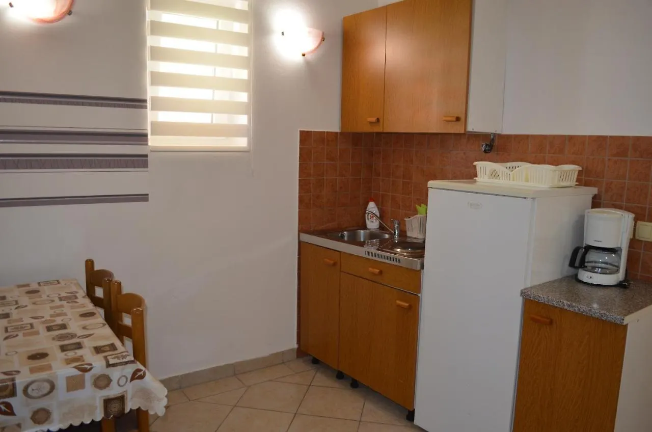 Apartments Mira Baška 0*,